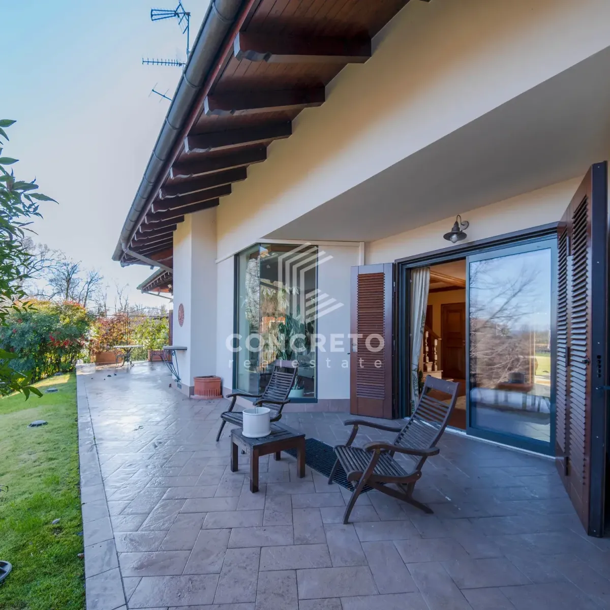 Villa in via Monviso in zona Arona Oleggio Castello hero